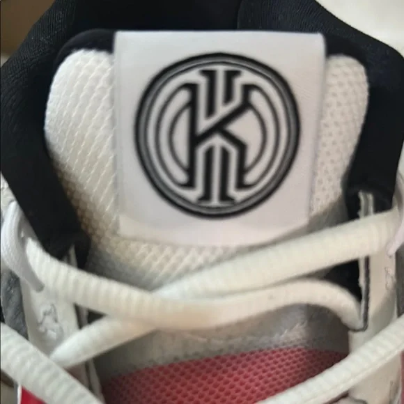 NIKE KYRIE 8 GO GS 'WHITE UNIVERSITY RED-BLACK’ NiB 4.5Y - Picture 8 of 15